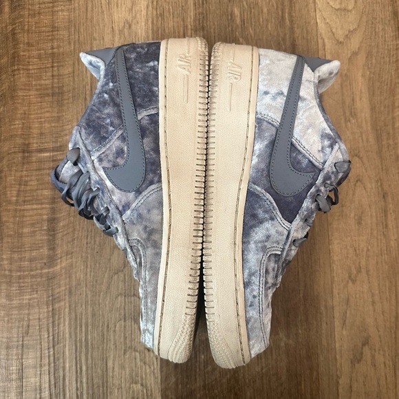 Women's blue velvet Nike Air Force 1s with box - Picture 2 of 7